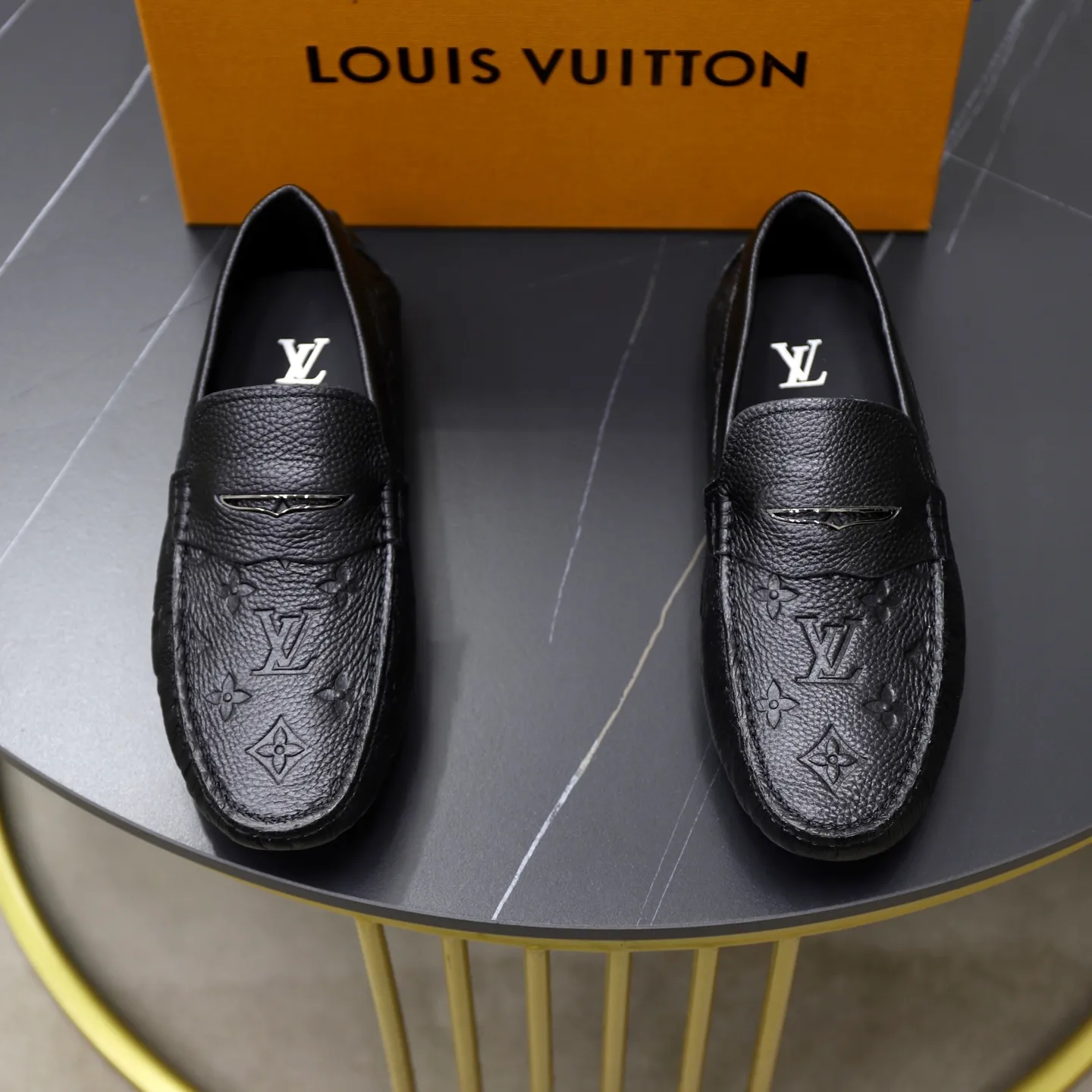 Ex-factory price: 480💰【LV】Louis Vuitton ⚠️High-end men’s driving and pedal series ⚠️38-44 (customized for 45) ⚠️All original cowhide leather! Thick and soft! Made entirely of calfskin lining! Rubber sheet anti-slip beanie sole! Three-dimensional package technology! Fashionable and classic! Handicrafts! Original high quality! Feel free to compare!